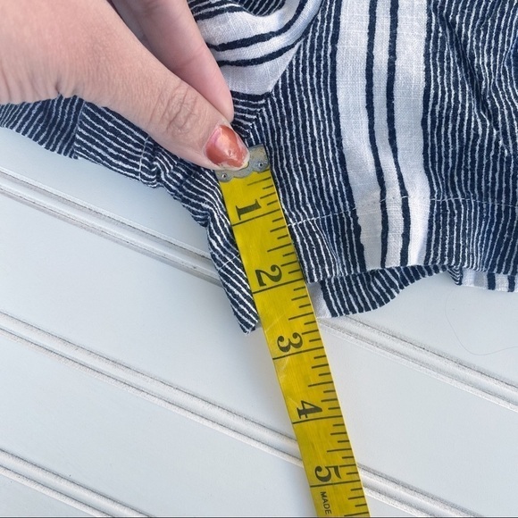 Striped linen Shorts Size Medium - Picture 9 of 10